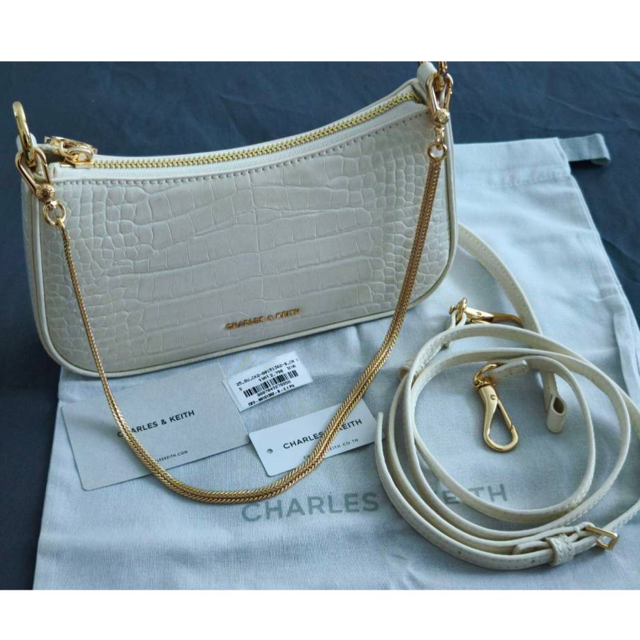 71-CHARLES&KEITH กระเป๋าผู้หญิง เรียบหรูดูแพงในใบเดียว กระเป๋าแบรนด์แท้ ดีไซด์หรู สีงาช้าง ใช้ได้3สาย มือสอง สภาพใหม่มาก