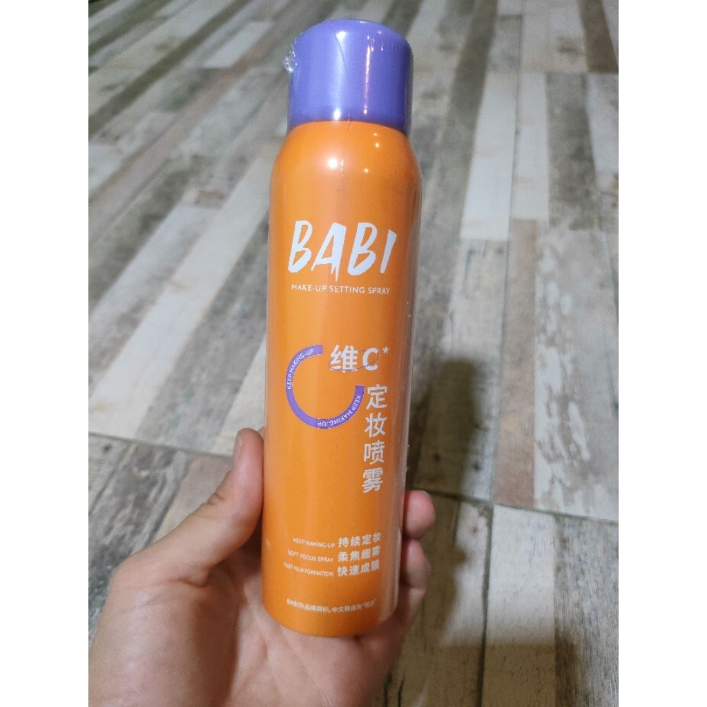 Babi make-up setting spray สเปรย์ล็อคเครื่องสำอางค์  มีวิตามินซีบำรุงหน้าให้ดูกระจ่างใส