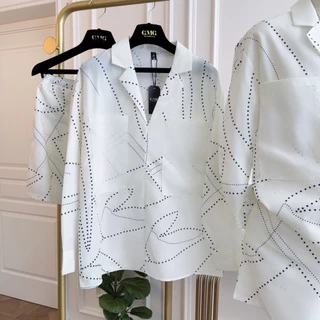 (พร้อมส่ง)ชุดเซ็ต(เสื้อ+กางเกง )ผ้า Cotton Twill สีขาว ดีไซน์ลายกราฟฟิกให้ความมินิมอล เสื้อทรงคอปก (Black Dot Set)