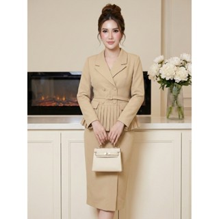 เซ็ทสูทคอลเลคชั่นมลิกา🥂 เป็นทรงสูทที่ใช้ผ้าในตัวอัดพลีทแต่งร…