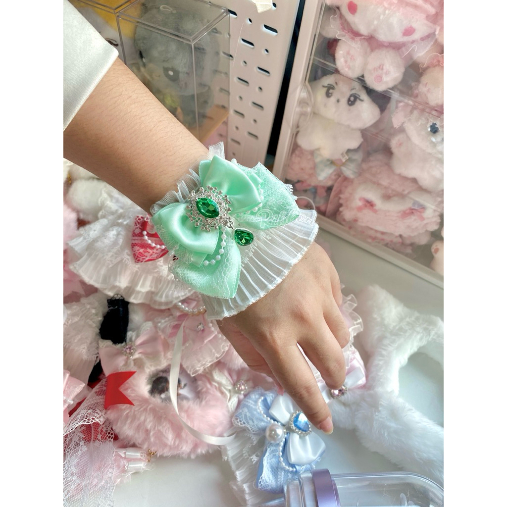 ข้อมือลูกไม้ งานเเฮนด์เมด คัสตอมสีได้ค่ะ (ขายเป็นคู่)