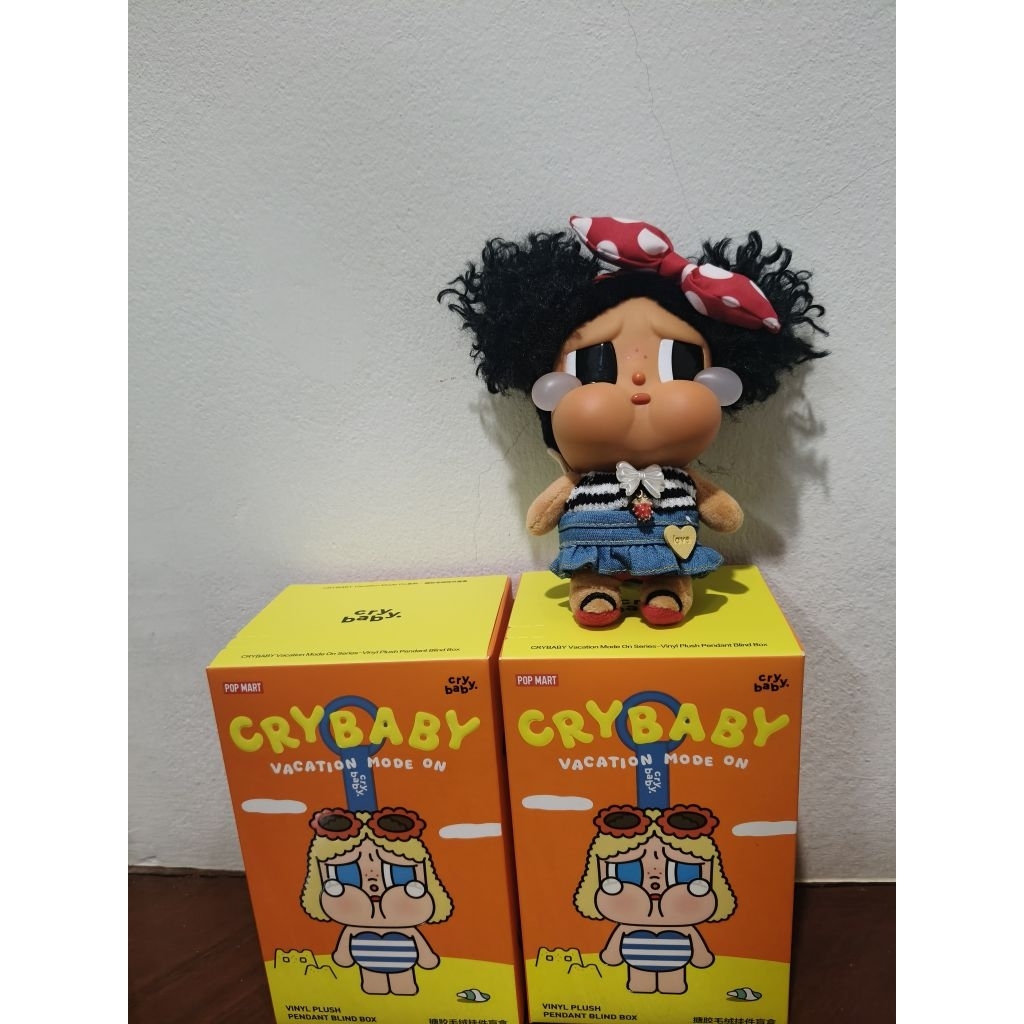 เลือกตัวได้ (กล่องป้ายเหลือง) CRYBABY Vacation Mode On Series-Vinyl Plush Pendant Blind Box