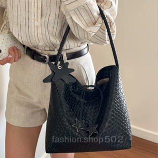 กระเป๋าสะพายข้าง  ลายสาน  สไตล์เรโทร ผู้หญิง ลำลอง  พร้อมจี้…