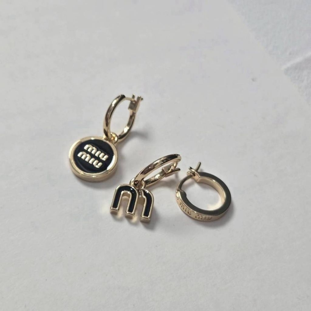 ต่างหูไฮเอน Miu M stamp อะไหล่ทอง เซ็ท 3 ชิ้น สีดำ สีขาว