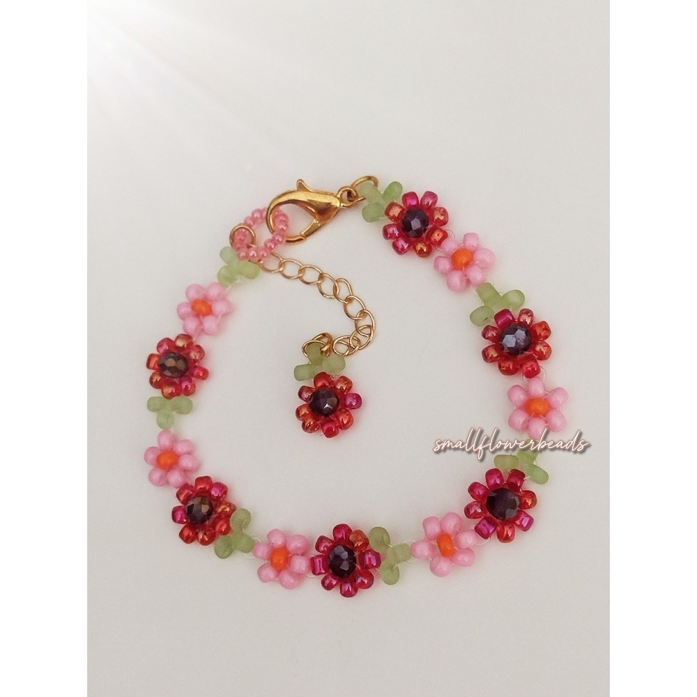 สร้อยข้อมือลูกปัด falling in red