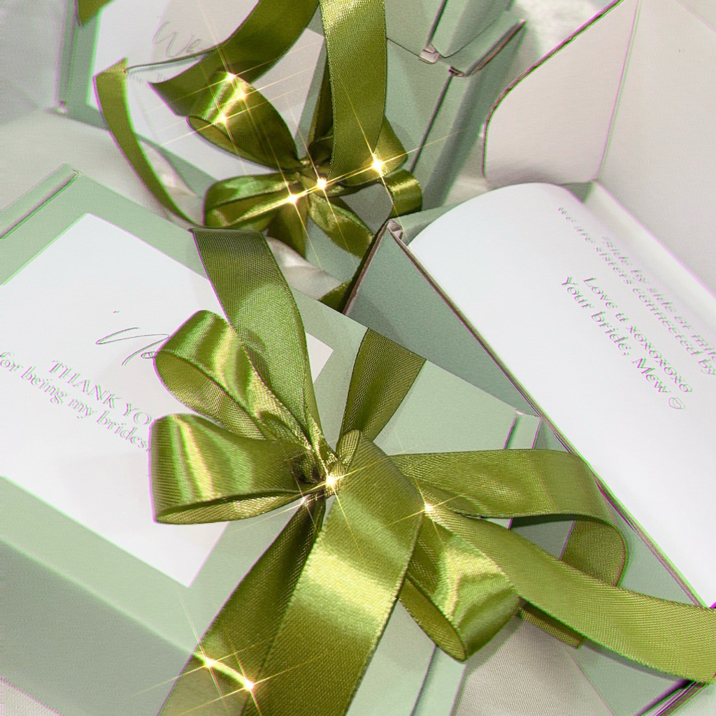 🩷Giftbox (สต็อคไม่แน่นอนทักแชทก่อนน้า)กล่องของขวัญ วันเกิด รับปริญญา แจ้งสีโบว์ทักแชท ใส่กิ๊บได้ 1-3 ชิ้นค่า 🦒🍄🚿