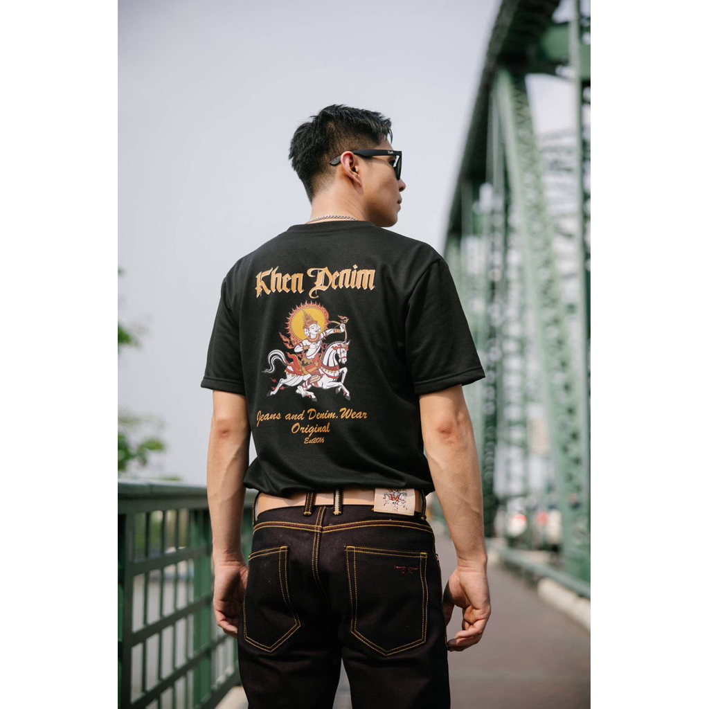 เสื้อยืดวินเทจ เขนเดนิม รุ่น​ 𝑺𝑼𝑹𝑰𝒀𝑨​ (สุริยะ)