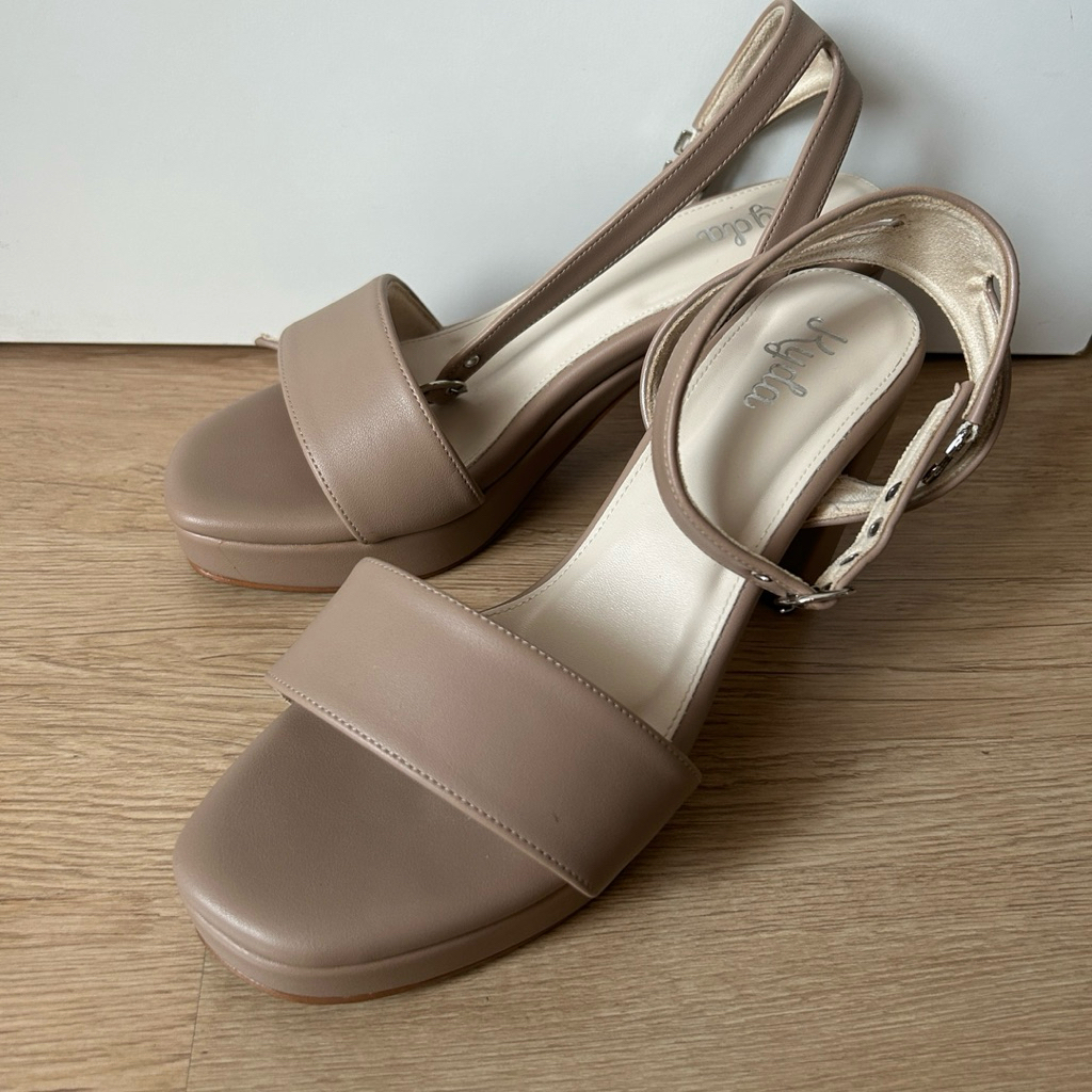 รองเท้าส้นสูง Kyda สภาพดีมาก รองเท้างานแต่ง รองเท้าออกงาน