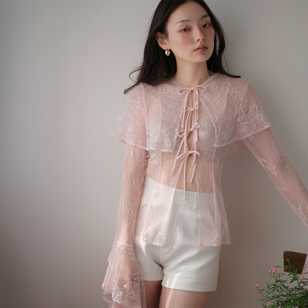 LUCA STUDIO_Caixia top (Pre-order 10 July) - ลูกไม้ซีทรูยืด แขนยาว สีชมพูอ่อน คอกลม ระบายผูกโบว์หน้าไม่มีซับใน