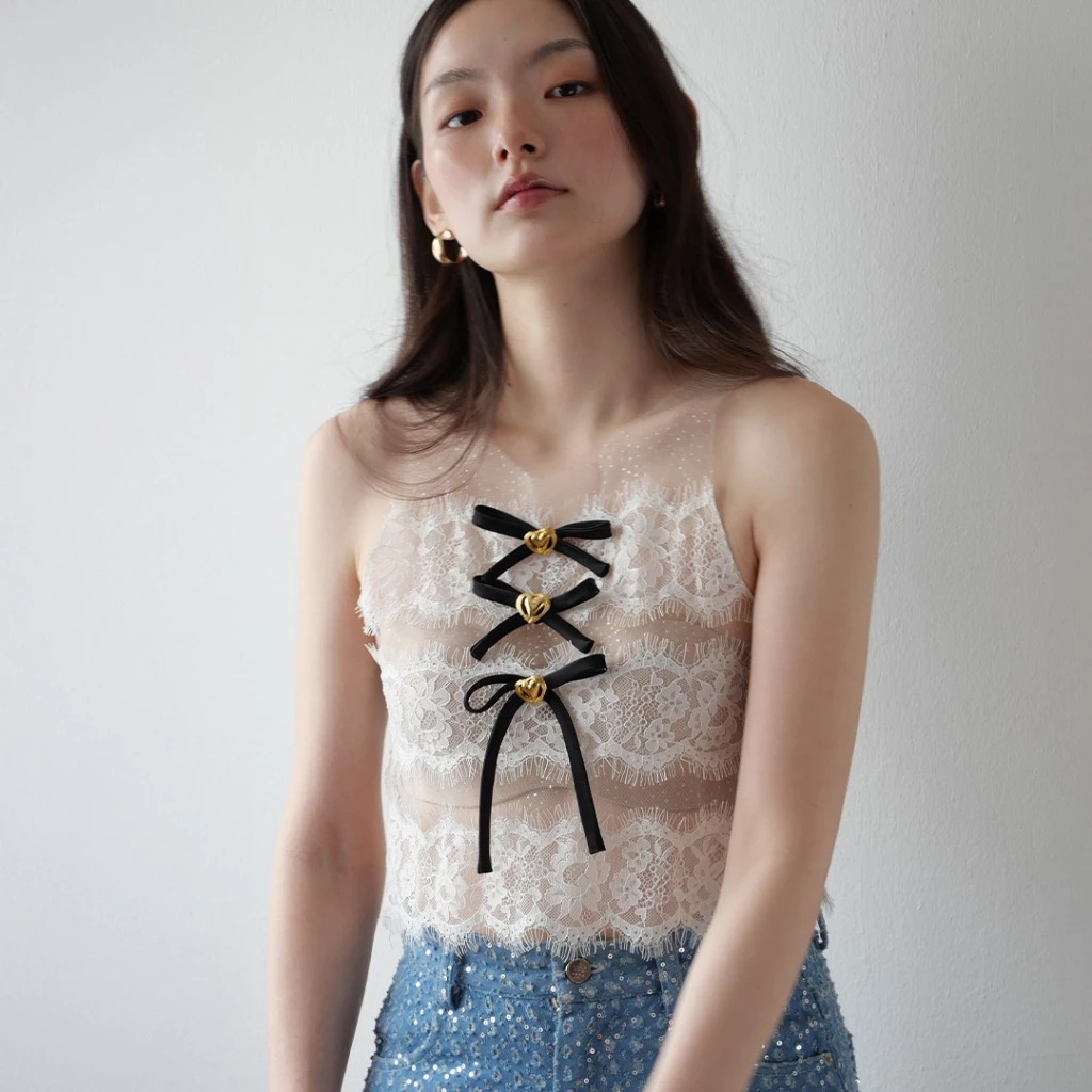 LUCA STUDIO_Karina crop top(ไซส์Lพรีออเดอร์3วัน) - เสื้อครอปผ้าตาข่ายแขนกุด ซ้อนด้วยผ้าลูกไม้ ตกแต่งโบว์และกระดุมหัวใจ