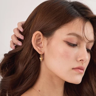 earika.earrings - petite monarch hoop ต่างหูห่วงห้อยผีเสื้อหัวใจ วัสดุสแตนเลส (stainless steel)