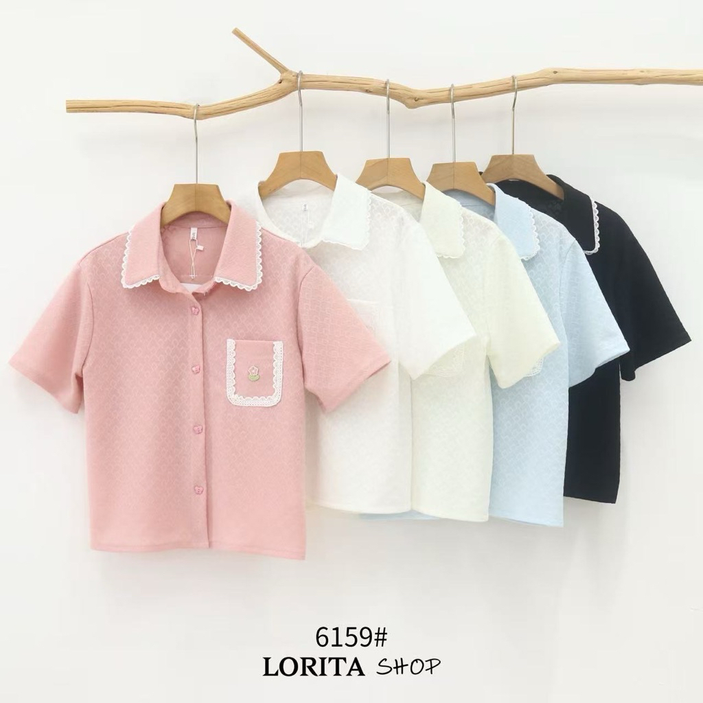 LORITA SHOP เสื้อคอปก กระดุมหน้า แต่งกระเป๋ารูปดอกไม้