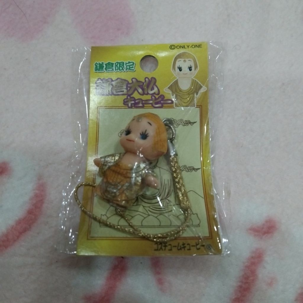ตุ๊กตาในภาพคือ Regional Limited Kewpie Mascot (หรือที่รู้จักในชื่อ Gotochi Kewpie) รุ่น Kamakura Lim