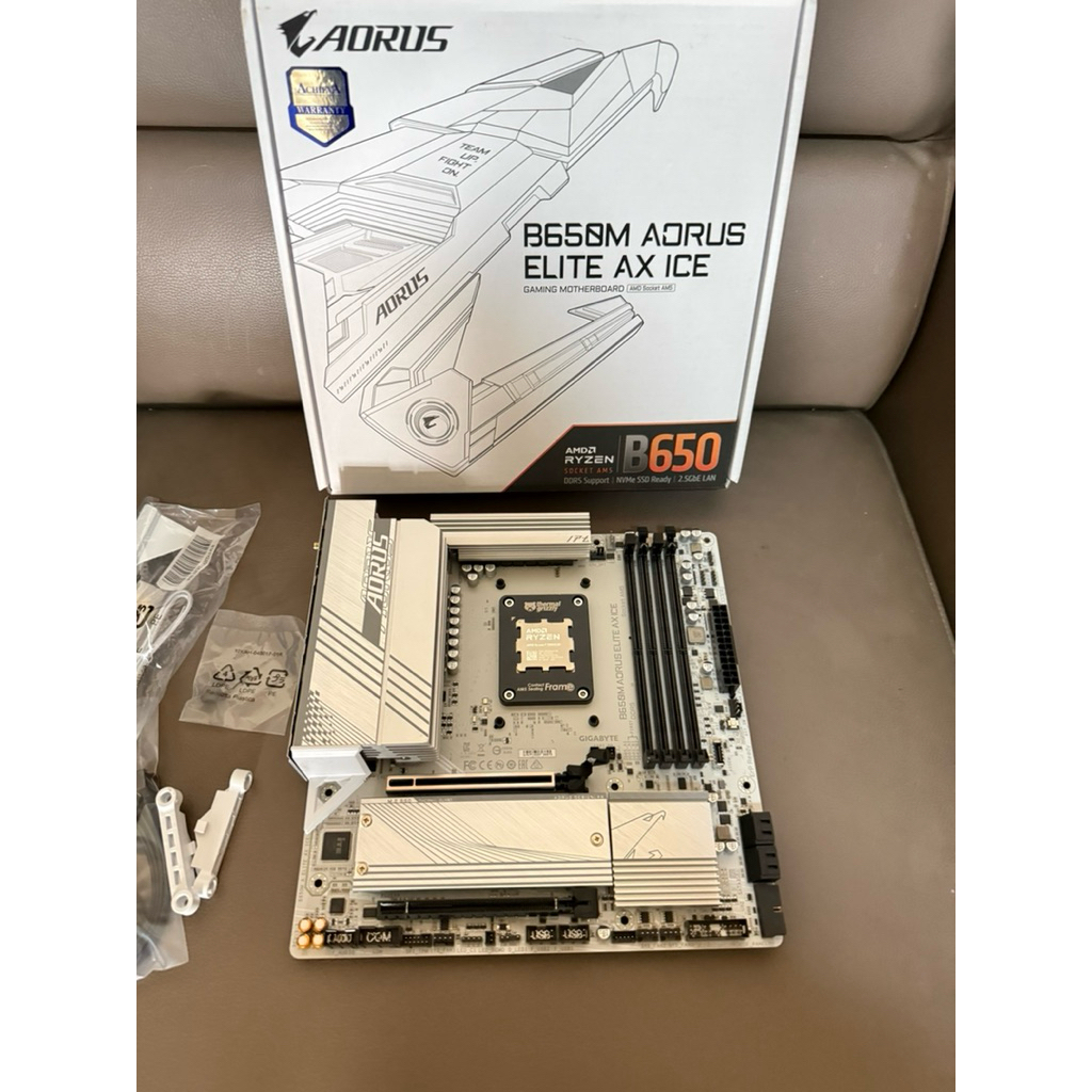 Cpu AMD 7800X3D ประกัน archieva 23/03/2028 บอร์ดB650M AORUS ELITE AX ICE 06/04/2028