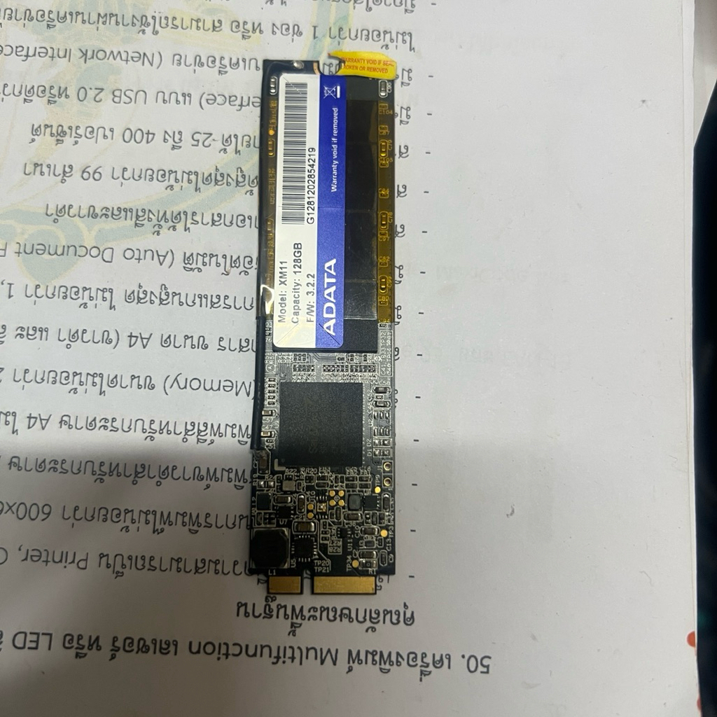 ADATA 128GB XM11 mSATA SSD ซึ่งเป็นอุปกรณ์จัดเก็บข้อมูลแบบ SSD สำหรับโน้ตบุ๊กบางรุ่น
