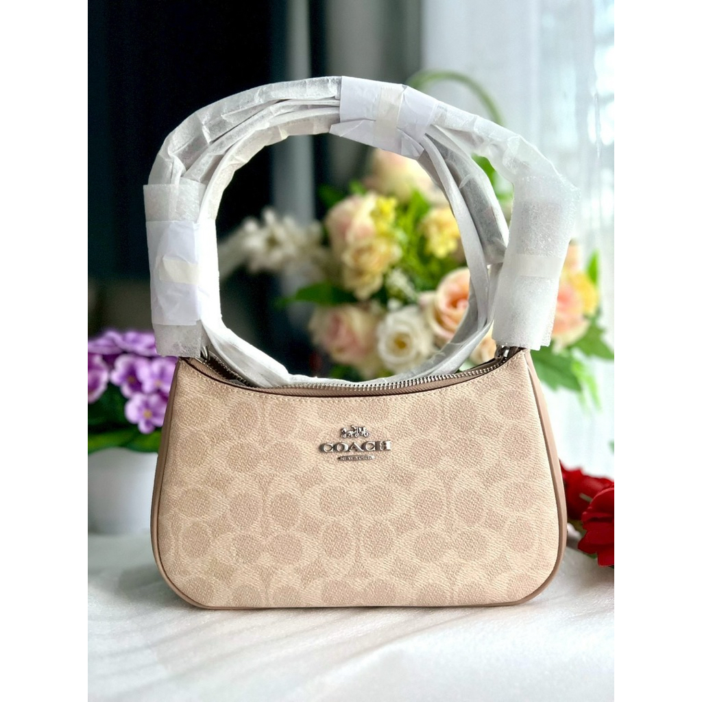 New สะพายข้าง สะพายไหล่ Teri Shoulder Bag In Signature Canvas CV933