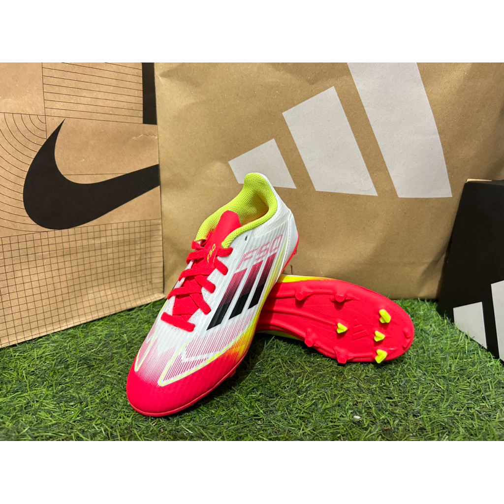 รองเท้าฟุตบอลเด็ก รุ่น F50 LEAGUE  FG/MG J