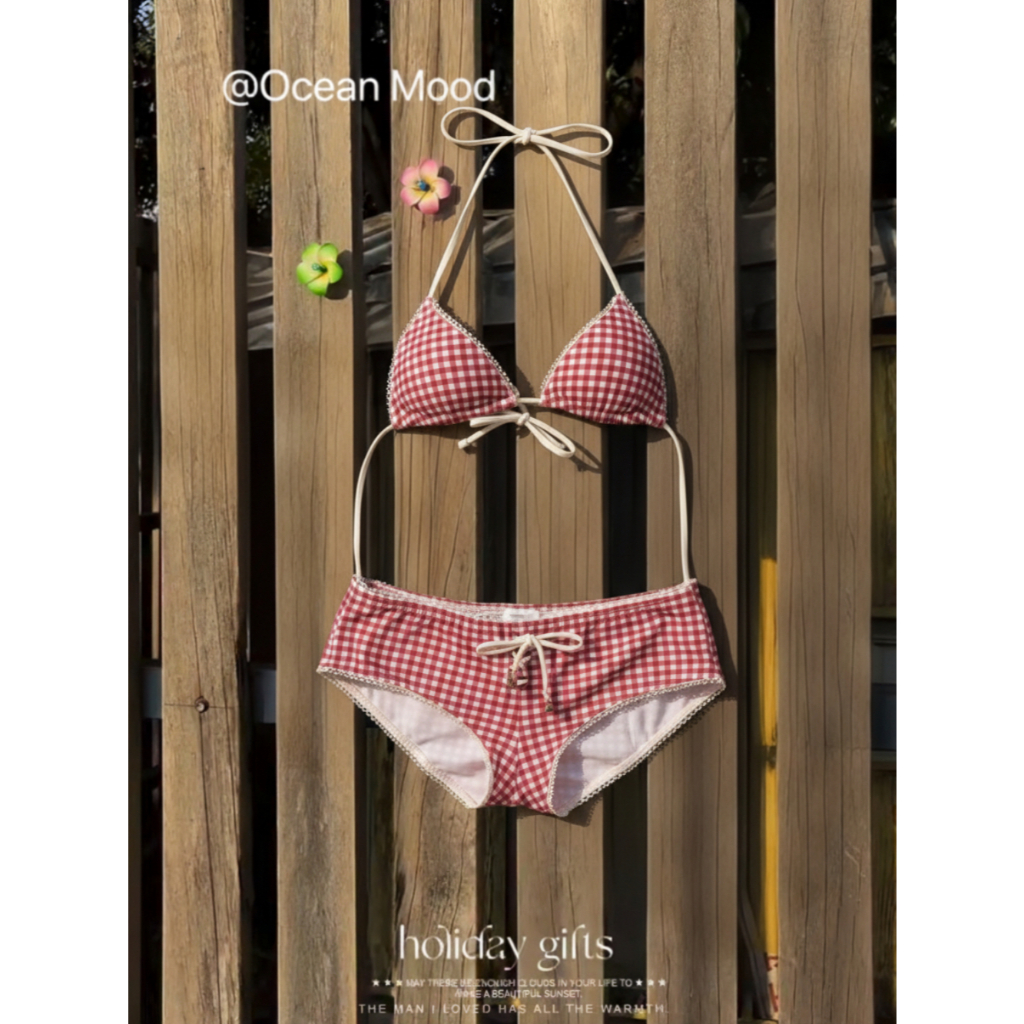 ชุดว่ายน้ำบิกินี่3ชิ้น Red Plaid Resort Set ผูกเชือก เว้าหลัง พร้อมกระโปรง ซัมเมอร์ Beach|Ocean Mood