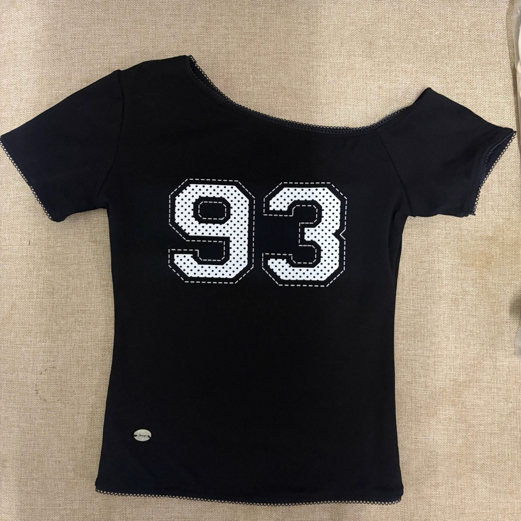 เสื้อปาดไหล่ JARINYA มือสอง