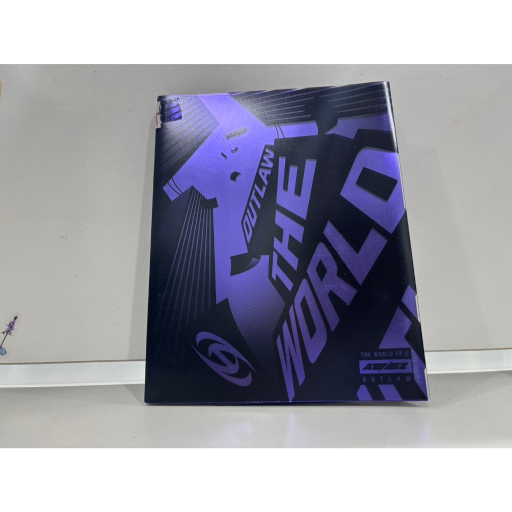 1 CD MUSIC  ซีดีเพลงเกาหลี    ATEEZ - [THE WORLD EP.2 : OUTLAW] ver O  (R2A115)