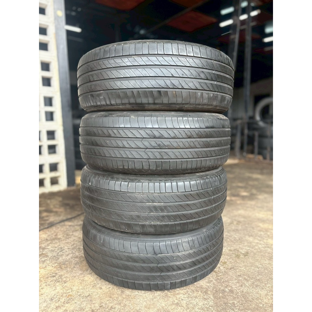 ยาง % 215/60R17 Michelin ปี 23 สภาพยางเกรดเอ ดอกยางสวย (ราคาต่อเส้น)