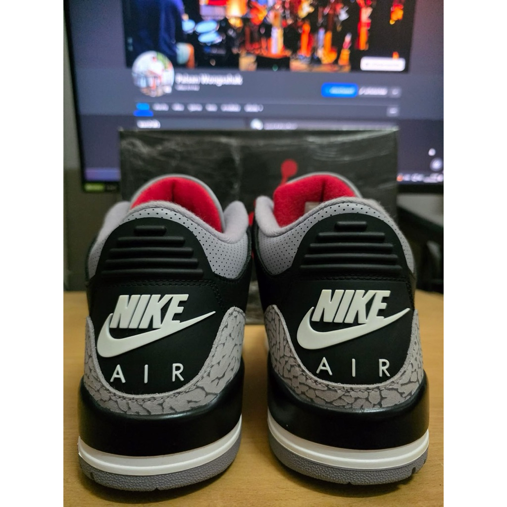 JORDAN 3 Black Cement