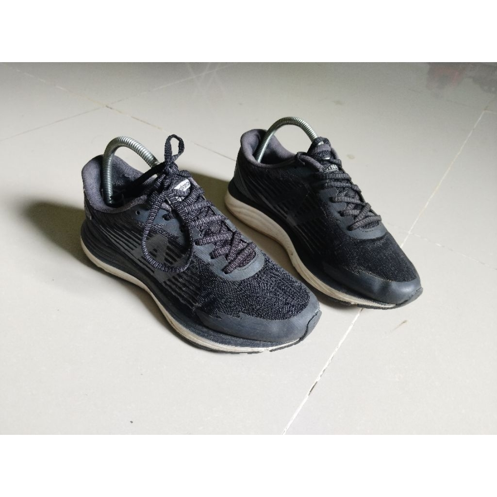 รองเท้า New Balance แท้ (มือสอง)