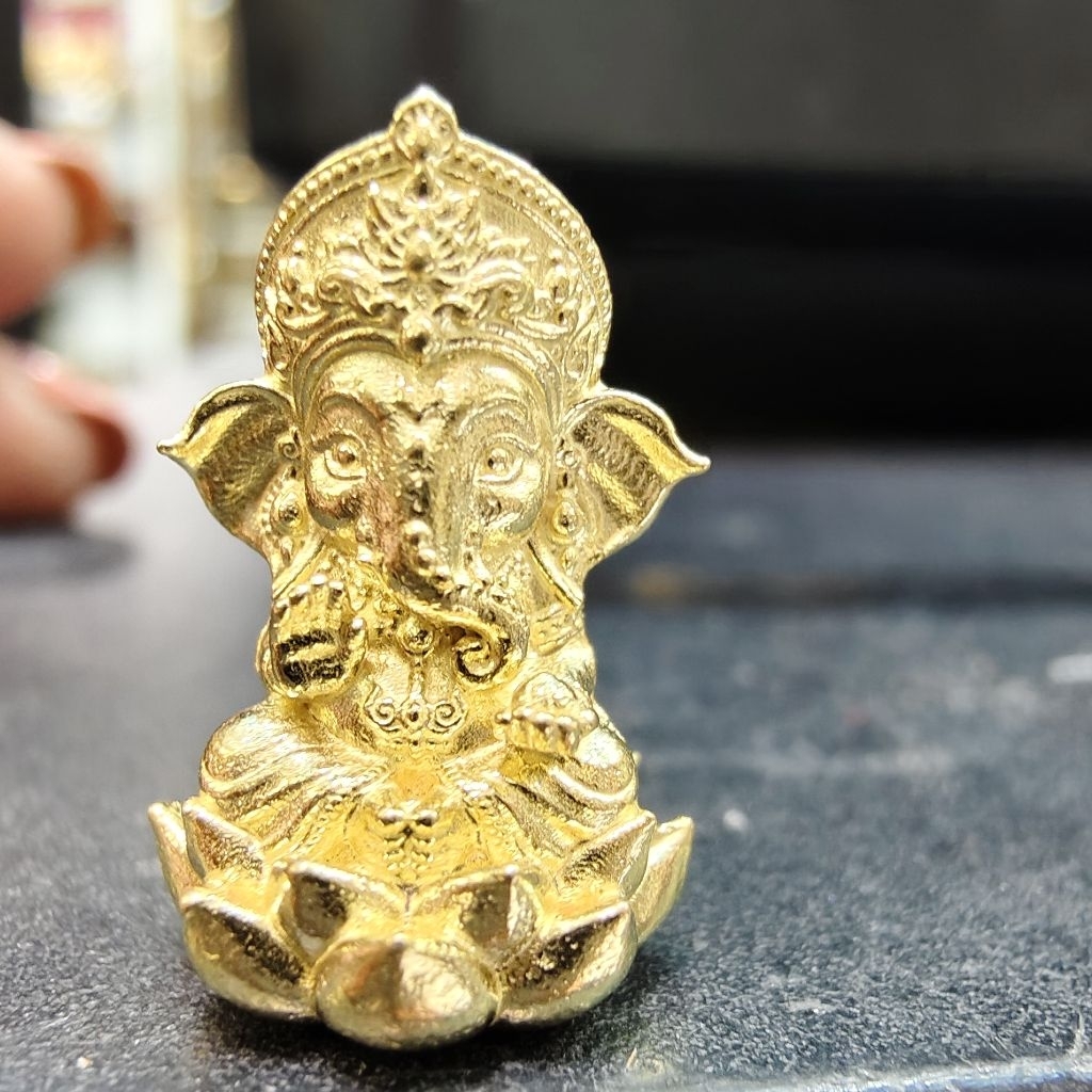 พระพิฆเนศจิ๋ว_ประทานพรประทับดอกบัวสูง 1.9cm._ขอได้ทุกเรื่อง ราคา ถูกที่สุด ดีลบีเคเค