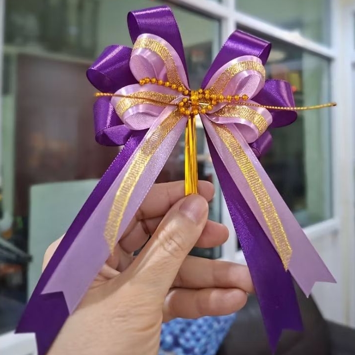 โบว์สำเร็จรูป💥สีกรมท่าขาว📌สินค้าพร้อมส่ง📌 ใช้ติดกล่องของขวัญกระเช้าของขวัญ วันปีใหม่ วันคริสต์มาส งานทำมือทุกชิ้น💥
