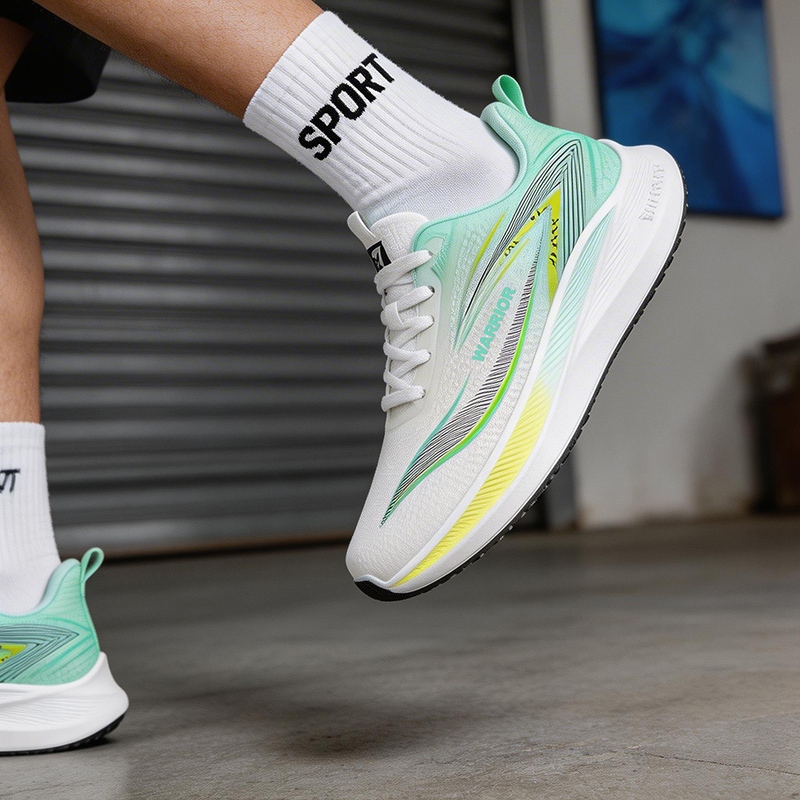 Kicks ส่งตรงจากประเทศไทย รองเท้าผ้าใบลำลองผู้ชาย เพิ่มนวัตกรรมระบายอากาศได้ดี กันกลิ่น พื้นนุ่มดูดการสั่นช่วยปกป้องเท้า