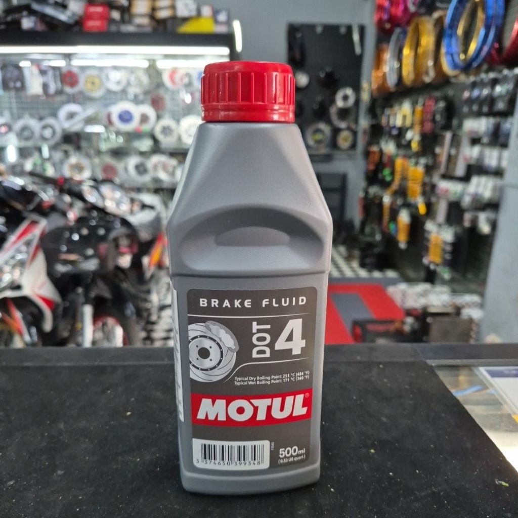 0.5 ลิตร น้ำมันเบรค Motul DOT 4 LV คุณภาพสูง