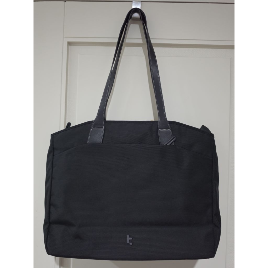 กระเป๋า Tomtoc Versatile-T23 Timeless 15.6" Tote Bag กระเป๋าถือ พร้อมช่องสำหรับใส่ MacBook / Laptop 