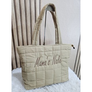 กระเป๋าแฟชั่นใบใหญ่ปักชื่อได้  เปิด-ปิดด้วยซิปอย่างดี เดินตา…