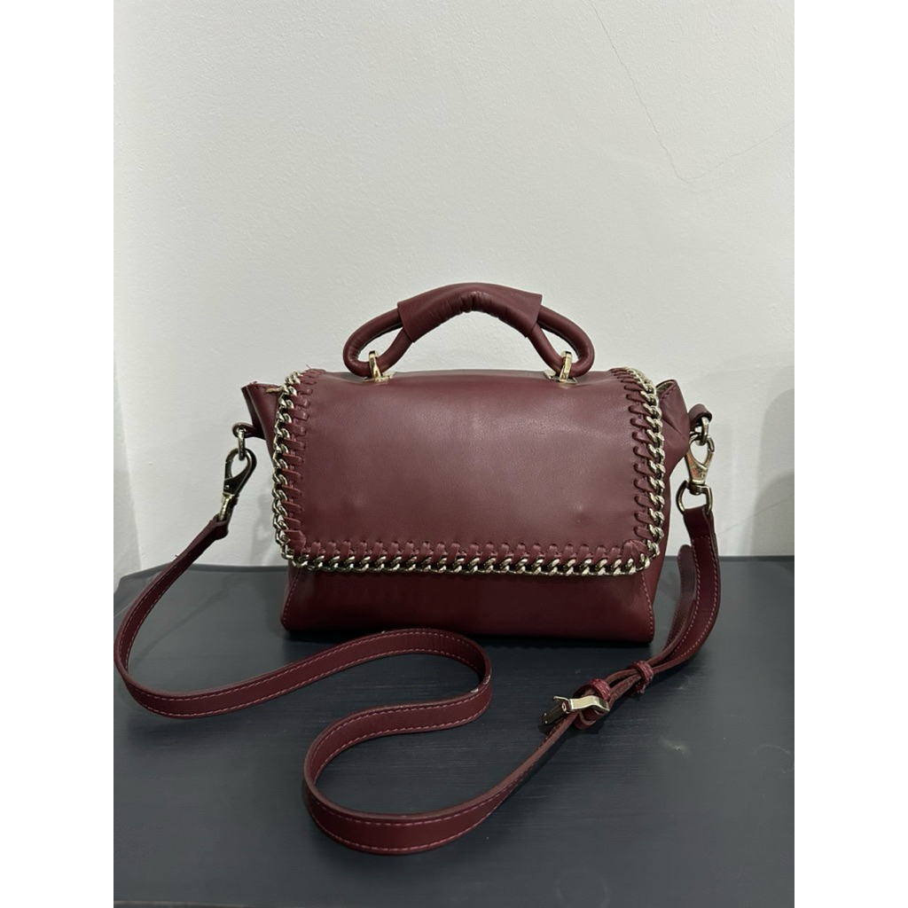 กระเป๋าสะพายสี burgundy ยี่ห้อ Viera