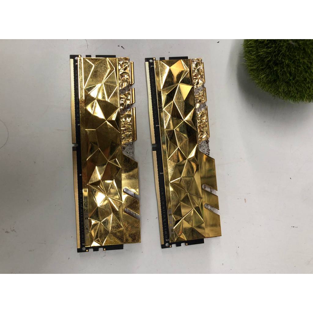 32GB (16GBx2) DDR4 3600MHz RAM G.SKILL TRIDENT Z ROYAL ELITE (GOLD) ไม่มีกล่อง ประกันร้าน