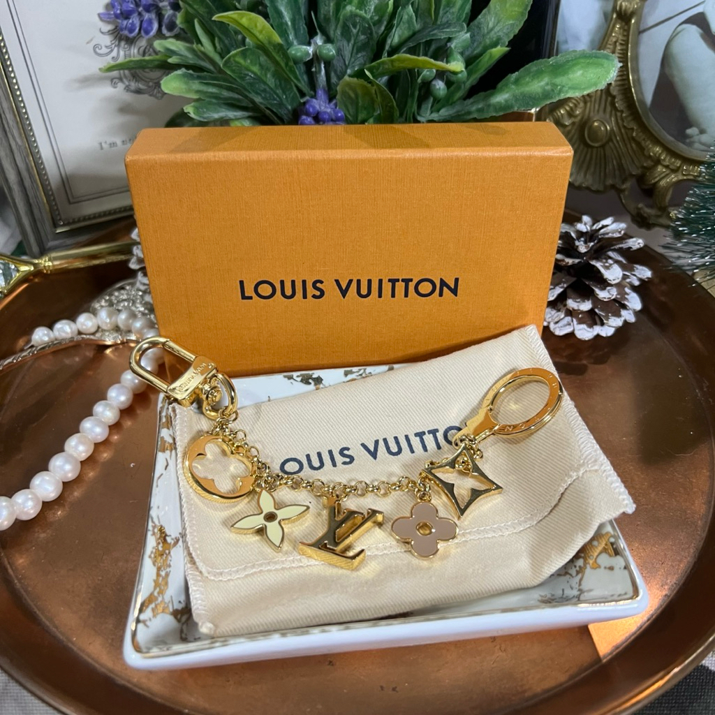 LV key charm มือสองของแท้
