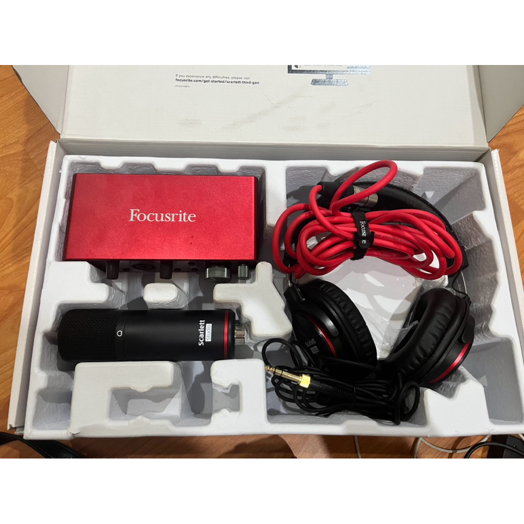 Focusrite Scarlett 2i2 studio 3rd gen มือสอง