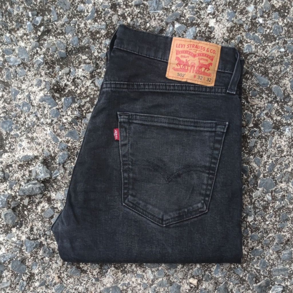 J74/33 กางเกงยีนส์มือสอง 502 Super Black เอววัดจริง 33.5" ยาวทั้งตัว 40.5" ปลายขา 7" ผลิต Colombia ป