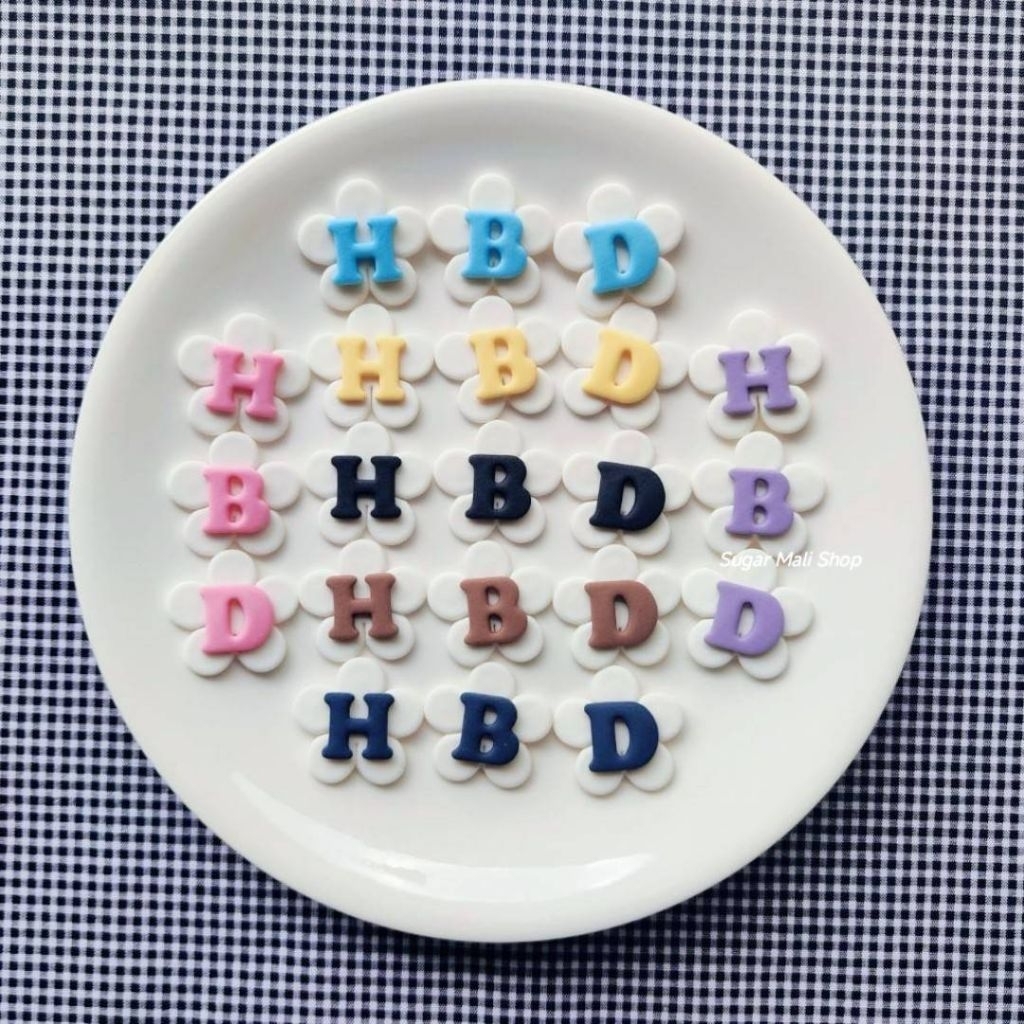 ป้ายดอกไม้ติดตัวอักษร HBD ตกแต่งเค้กน่ารักๆ (ราคาชุดละ3ชิ้นนะคะ) สีสวย กลิ่นหอมละมุน หวานน้อย ทานได้นะคะ