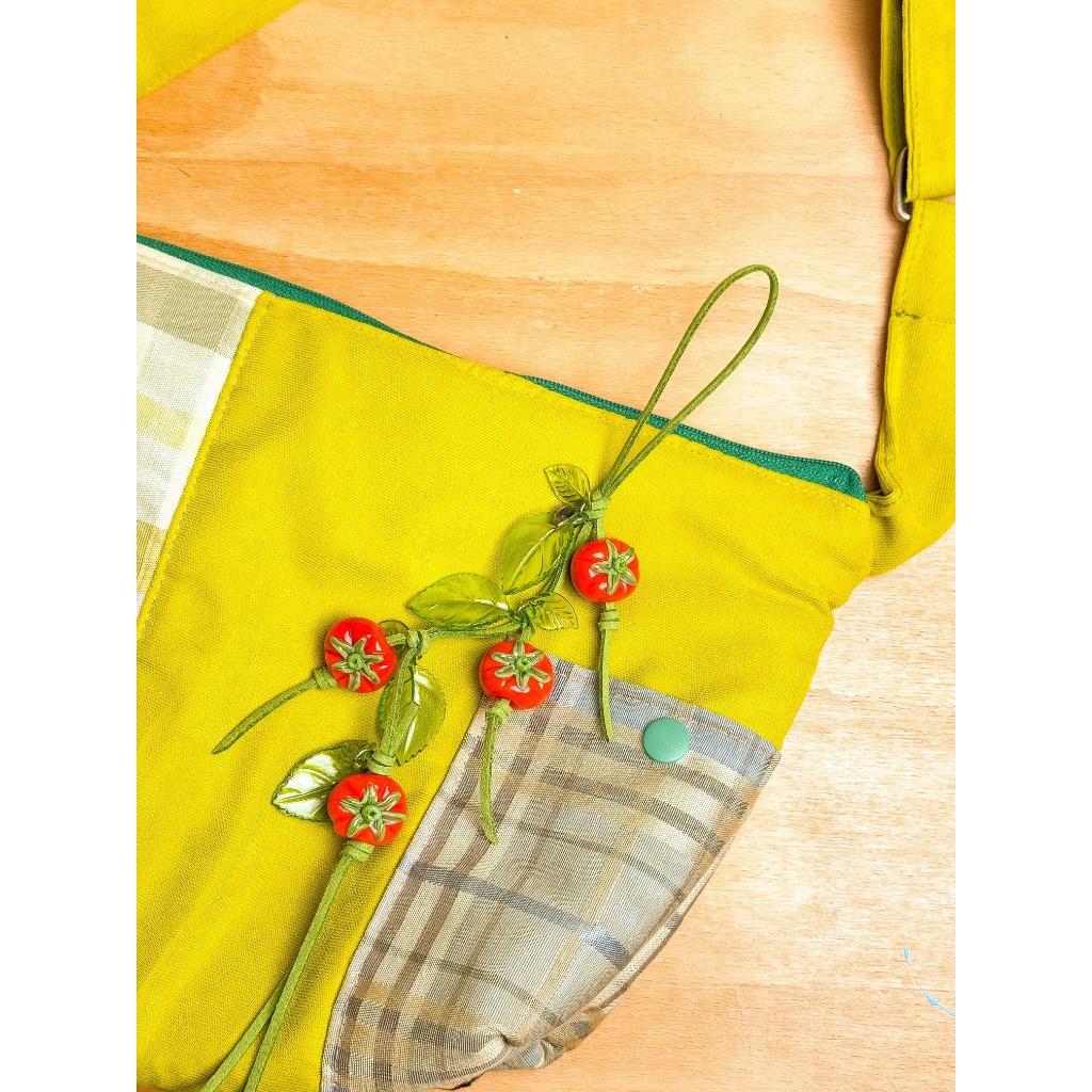 TOMATO VINES Bag Charm : พวงกุญแจห้อยกระเป๋ารูปมะเขือเทศ frveg stuff