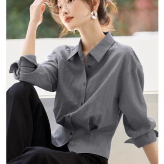 Dodeเสื้อเชิ้ตแขนยาวสีพื้นสไตล์ฝรั่งเศสสำหรับผู้หญิงตัวนี้มีทรงเข้ารูปช่วงเอวและปกคอพับลง ทำให้เหมาะสำหรับฤดูใบไม้99260