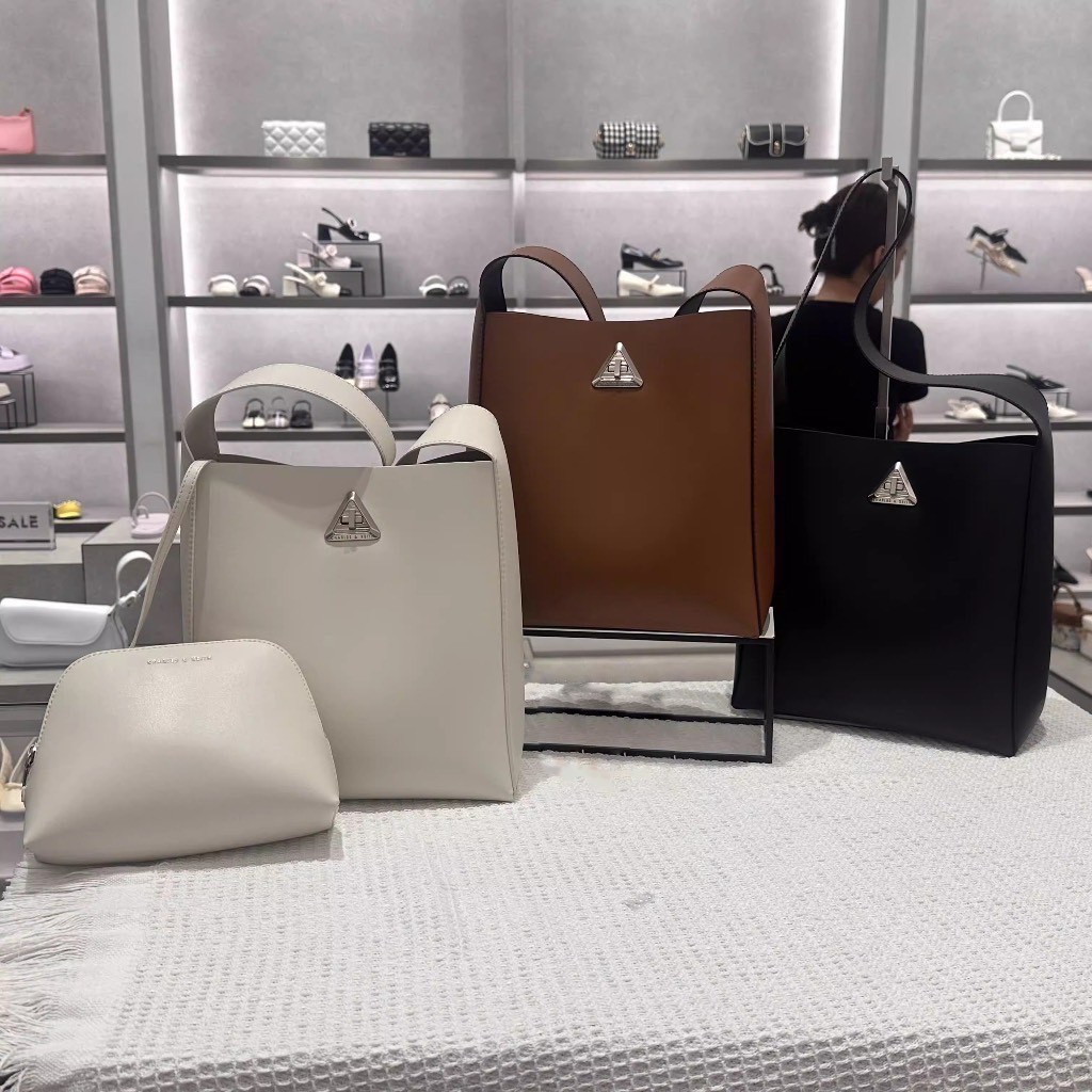 กระเป๋า Charles & keith