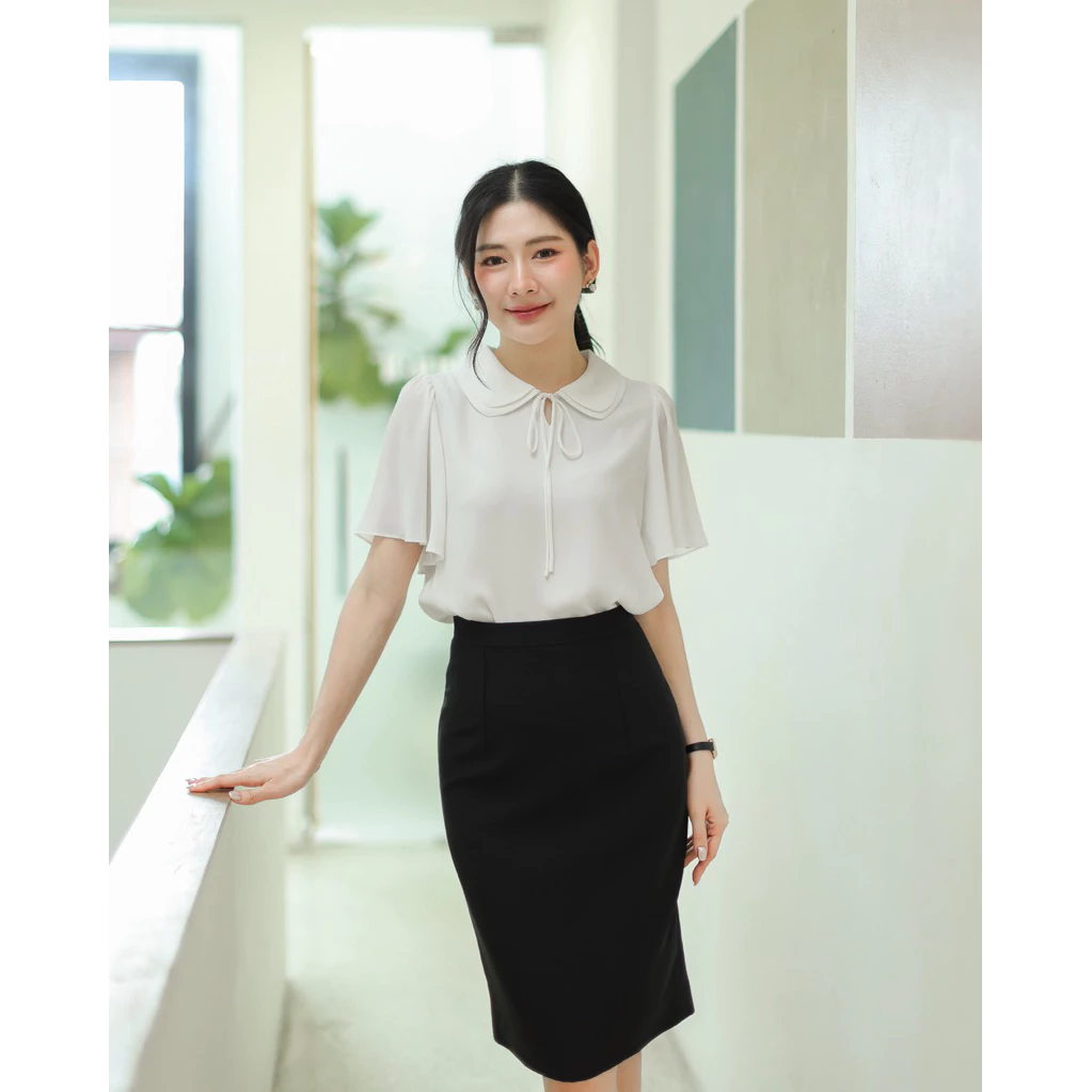 "Bamby Blouse" เสื้อคอปกบัว-แขนกระดิ่ง ดีไซน์น่ารักและใส่ไปทำงานได้ ใส่เที่ยวก็ดูดี รุ่นขายดีปี2024