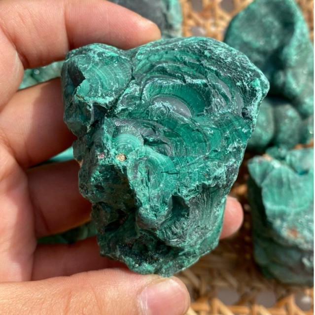 Malachite มาลาไคต์ดิบ สวยมาก หินธรรมชาติเเท้ เป็นหินแห่งการป้องกัน คอยเตือนถึงสถานะการณ์ที่ไม่ดี ช่วยป้องกันอุบัติเหตุ
