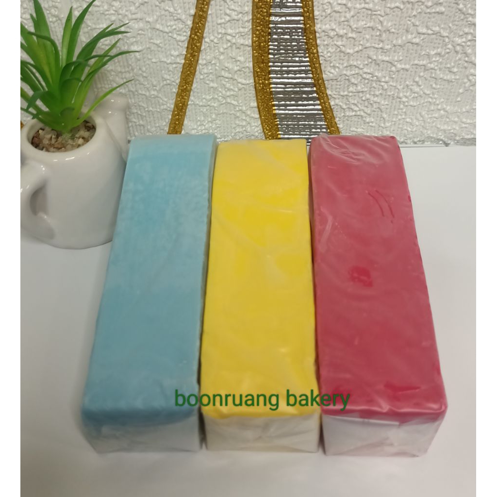 ช็อกโกแลตโค๊ตติ้ง (ช่อบัว) สีแดง,สีฟ้าและสีเหลืองตัดแบ่ง 200 กรัม เครือบหน้าโดนัทแครกเกอร์มาชเมโล่