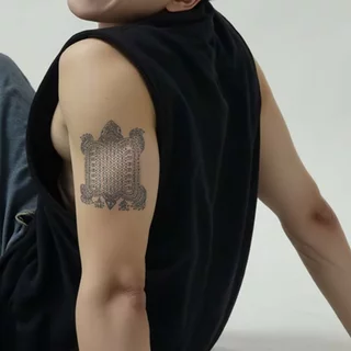 Magic tattoo สติกเกอร์รอยสักชั่วคราวลายอักษรไทย กันน้ำ ติดทนนานถึง 15 วัน ผลิตจากสมุนไพร คัมภีร์นำโชค