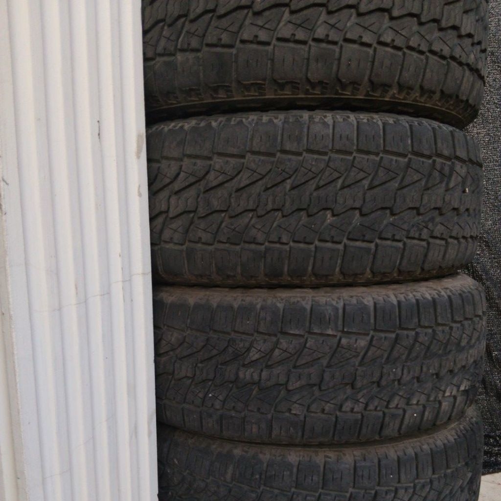 ยางเปอเซ็นยี่ห้อleaoรุ่นlion sport at ขนาด265/65r17ปี2021สภาพดีเยี่ยมดอกลึก