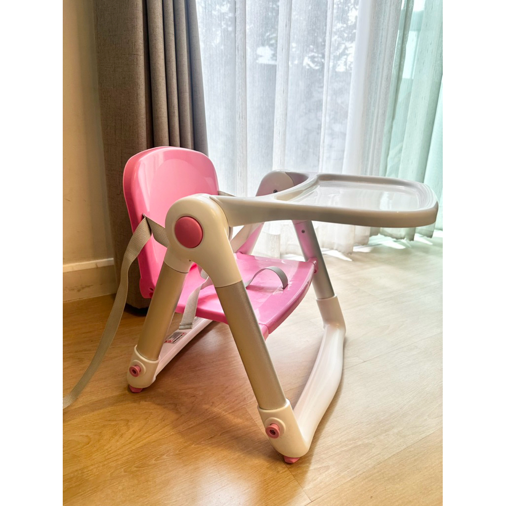 🩷ส่งต่อ🩷เก้าอี้ทานข้าวเด็กพกพา Apramo Flippa สีชมพู พร้อมส่ง
