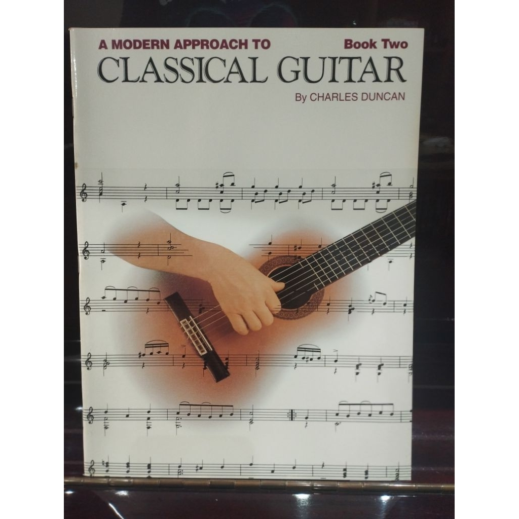 A MODERN APPROACH TO CLASSICAL GUITAR BOOK TWO/073999951165ลดพิเศษปกเก่าติดเหลืองนิดหน่อยค่ะ
