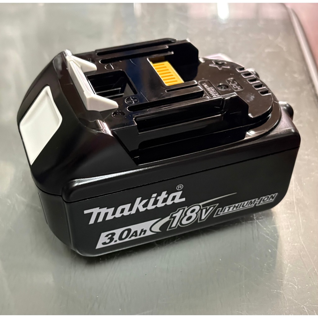 MAKITA แบตเตอรี่ ลิเธียมไอออน 18 V 3.0 Ah  BL1830B ใช้กับเครื่องชาร์จ DC18RC / DC18SD / DC18RD / DC1
